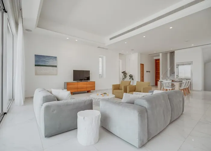 Beachfront Blue Waves Βίλα