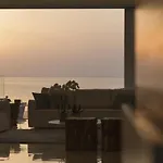 וילה Beachfront Blue Waves *