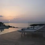 Beachfront Blue Waves פרוטאראס