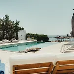 Beachfront Blue Waves * פרוטאראס