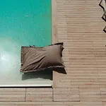 Beachfront Blue Waves * פרוטאראס