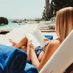 Beachfront Blue Waves * פרוטאראס