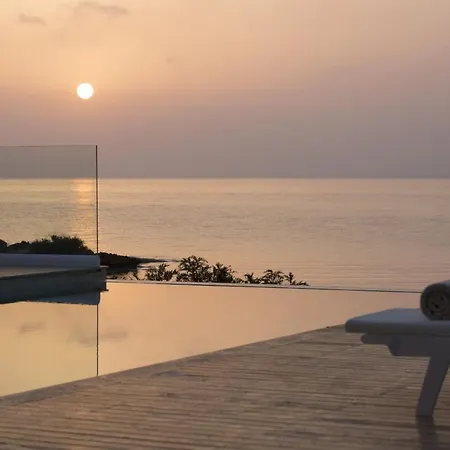 Villa Beachfront Blue Waves