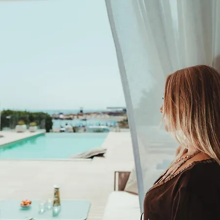 Beachfront Blue Waves Villa