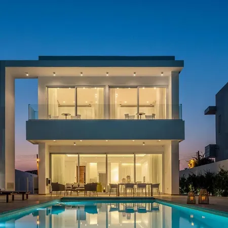 Villa Beachfront Blue Waves