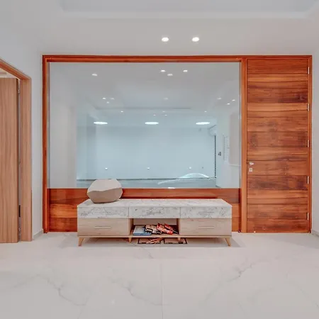 Villa Beachfront Blue Waves