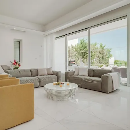 Beachfront Blue Waves Villa *
