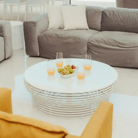 Beachfront Blue Waves Villa *