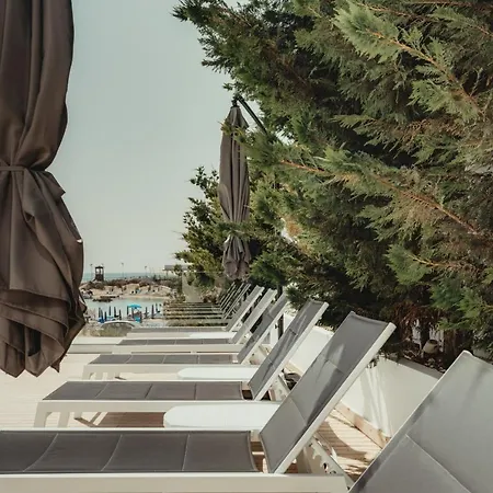 Villa Beachfront Blue Waves