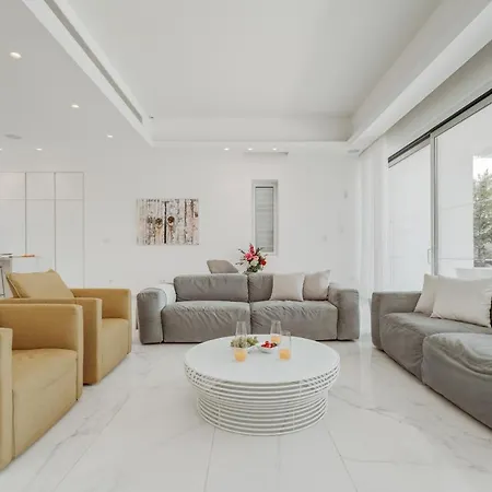 Villa Beachfront Blue Waves