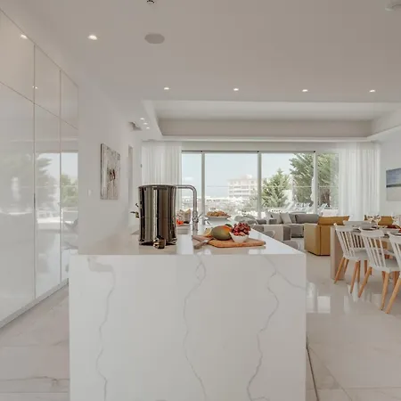 Beachfront Blue Waves Villa *