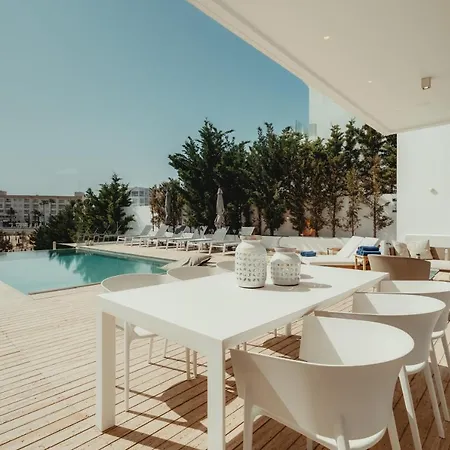 Beachfront Blue Waves Villa *