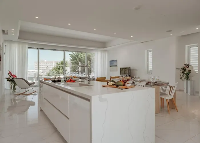 Villa Beachfront Blue Waves