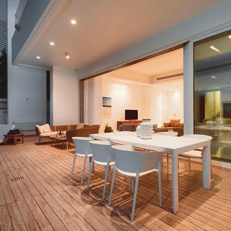 Beachfront Blue Waves ヴィラ プロタラス